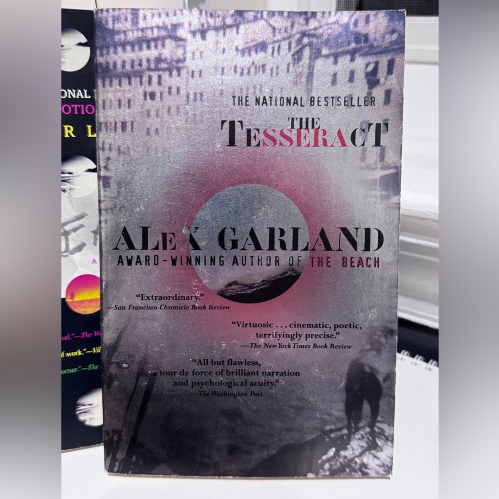 ππ΄ Best Selling Alex Garland Book Bundle β The Beach & The Tesseract π΄π - Picture 3 of 16